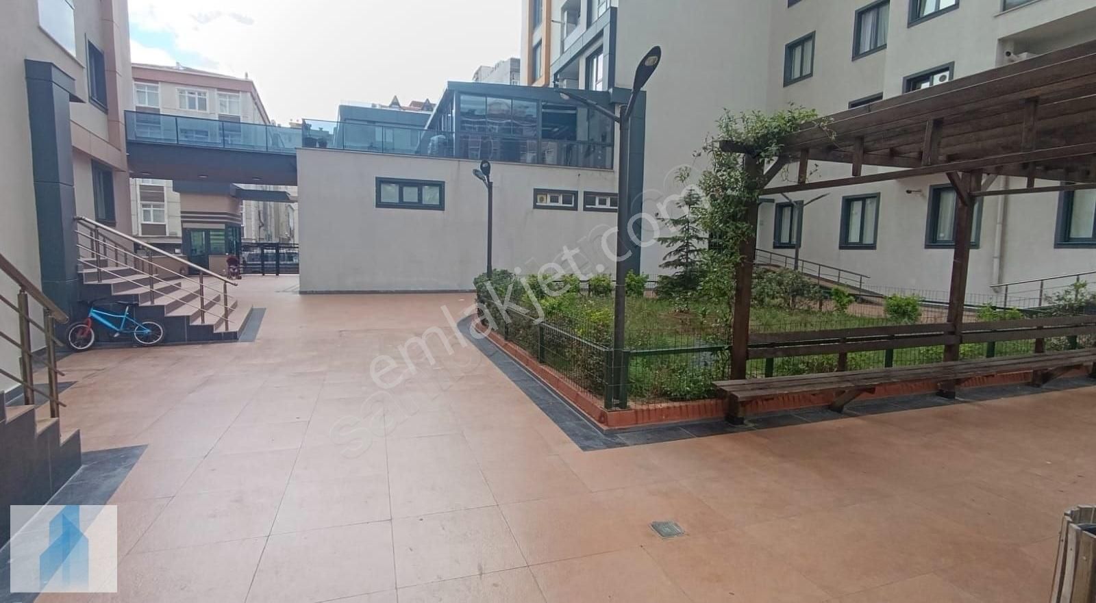 Bağcılar Merkez Mah De Site İçerisinde Satılık 2+1 111m² Daire