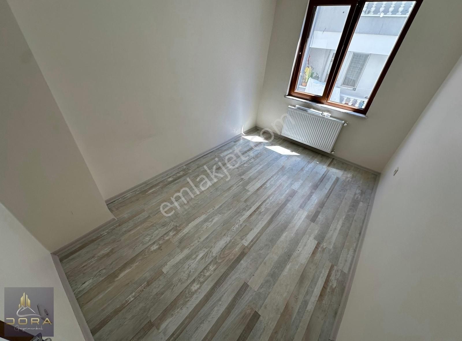 Dora Dan Altınkumda Ebeveyn Banyolu Cam Balkonlu 2+1 Daire