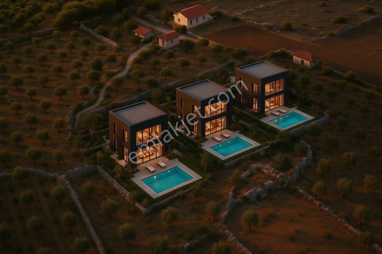 3 Tane Villalık Manzaralı Arsa