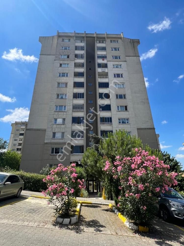 Halkalı Küçükçekmece Toki Atakent Fulya Sitesinde Satılık Daire
