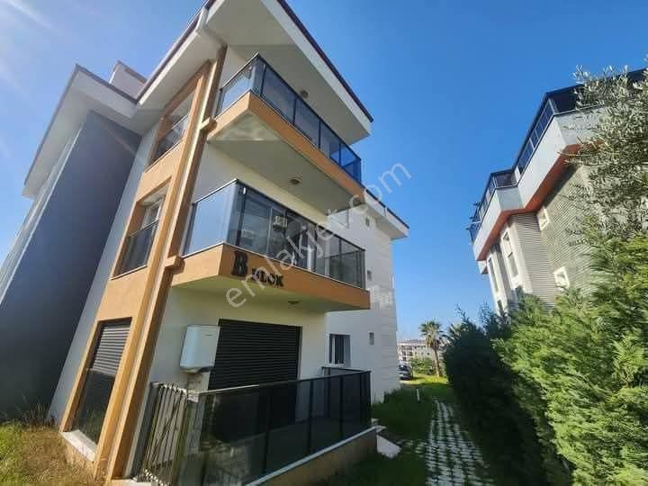 Kuşadası Davutlar'da Güvenlikli Sitede Havuzlu 2+1 Satılık Daire