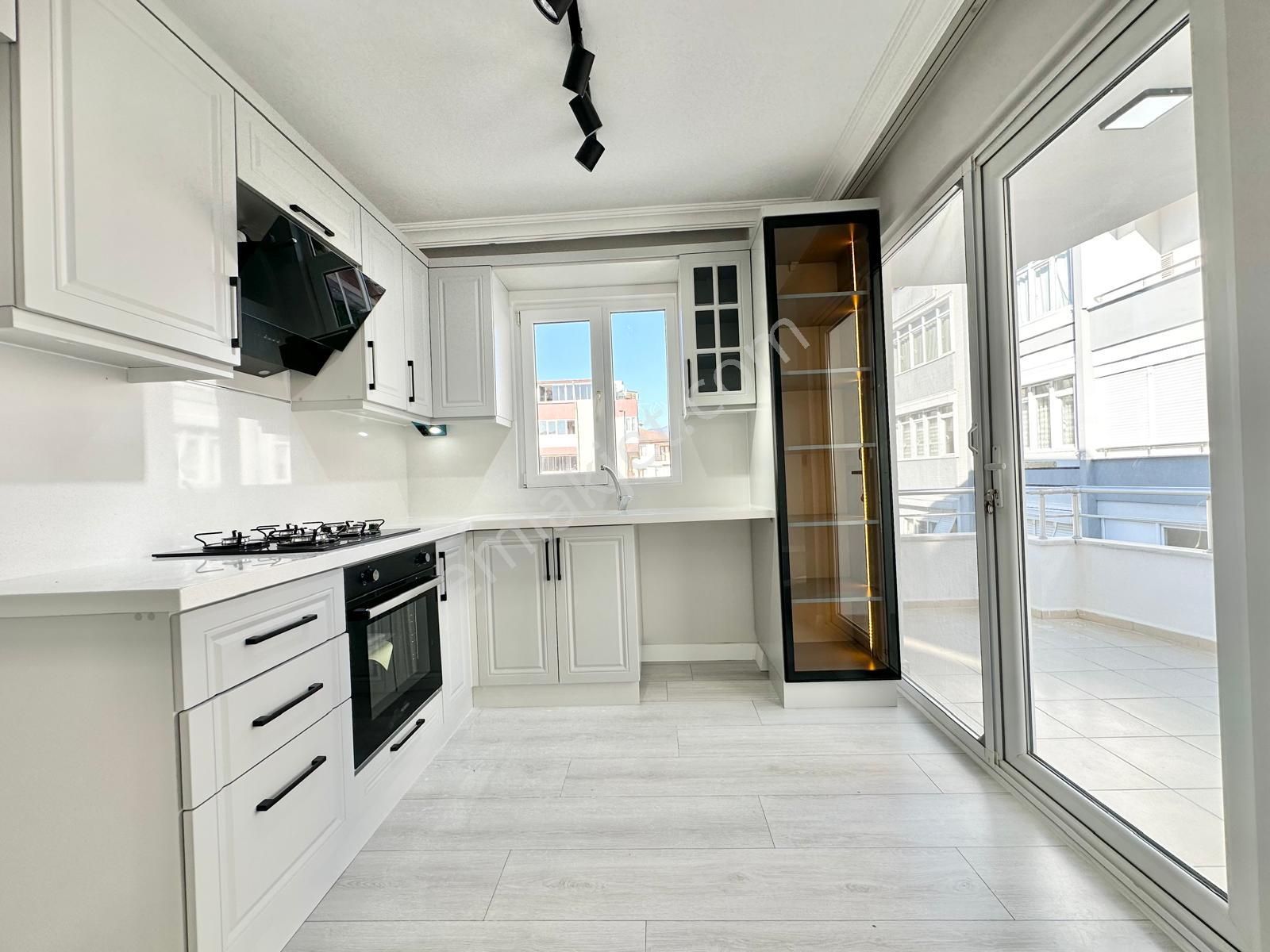 ⭐ay Emlak'tan⭐akçay'da Önü Açık Denize Sadece 250 Mt Şık Tasarımlı Arakat Satılık 2+1 Lüks Daire