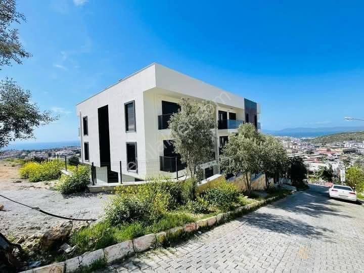 Kuşadası Merkezde Havuzlu Sitede 3. Kat Asansörlü 1+1 Sıfır Daire Güvenlikli Fırsat Satılık Daire