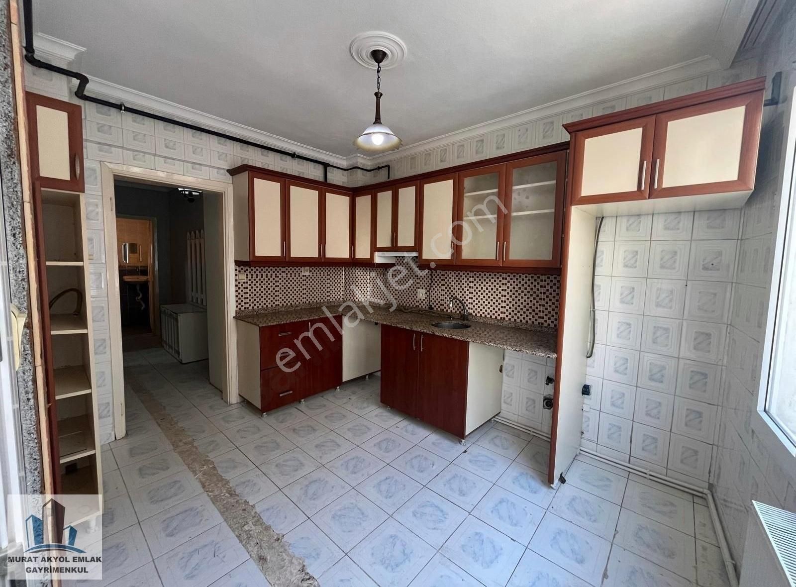Buca Şirinyer Merkezde 2+1 90m2 Doğalgazlı Arakat Satılık Daire