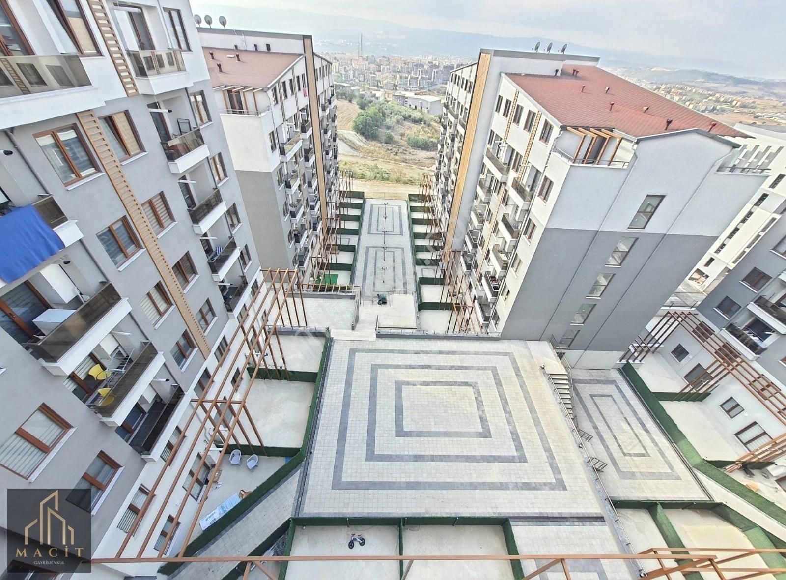 Macit'den Güvenlikli Kapalı Otoparklı Sitede Eşyalı 2+1 Arakat