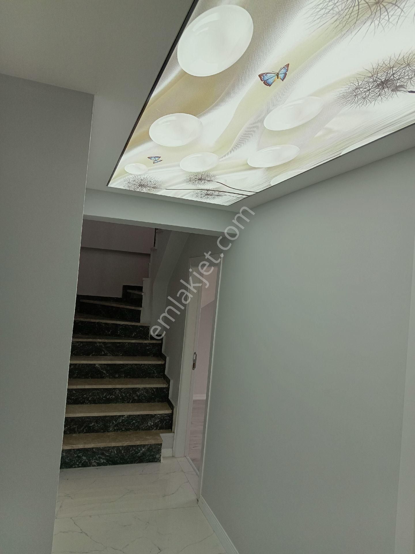 İstiklalde Cadde Üstü Asansörlü Sıfır 3+1 Dubleks Daire