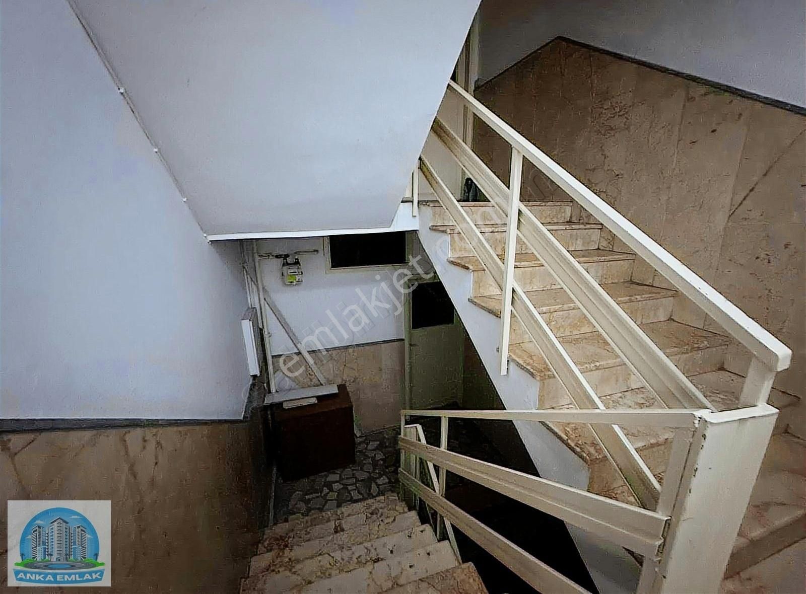 Anka Emlak'tan Cadde Üstü Süper 3+1 Masrafsız Daire Metro Yakını
