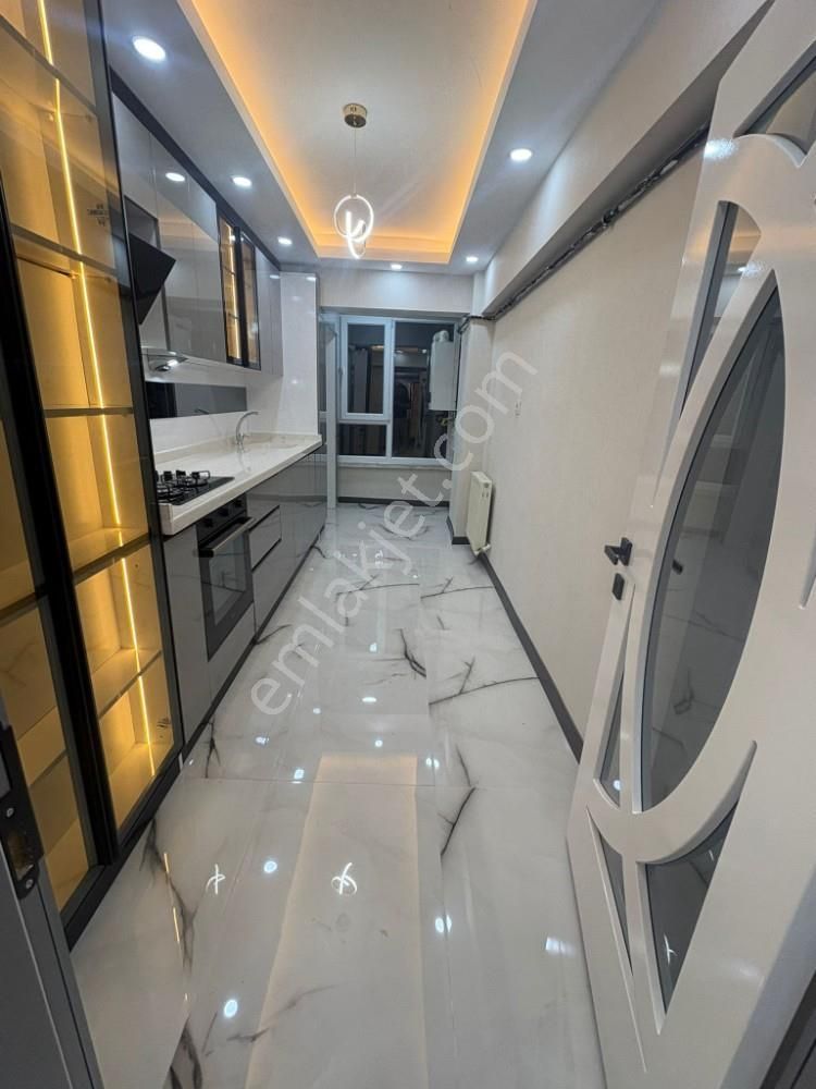 Sincan Osmanlı Mahallesinde 3+1 Site İçerisinde Ara Katta Daire