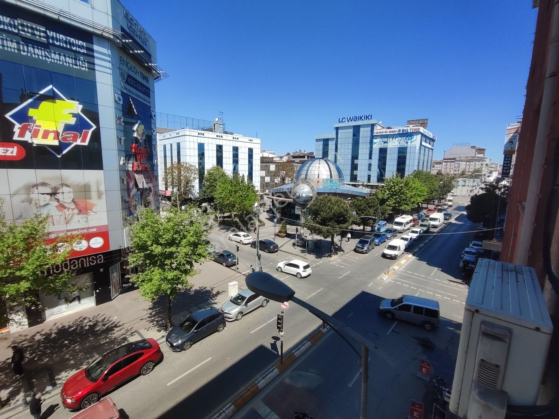 Bağcılar Meydanda Metro Yanı 3. Kat 2+1 Masrafsız Kiralık Daire