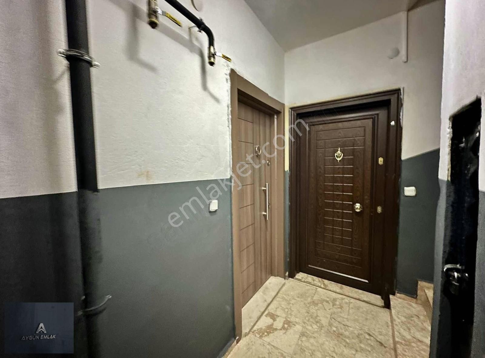 Lcw Karşısı Tramvay Yanı Katta Satılık 2+1 Daire
