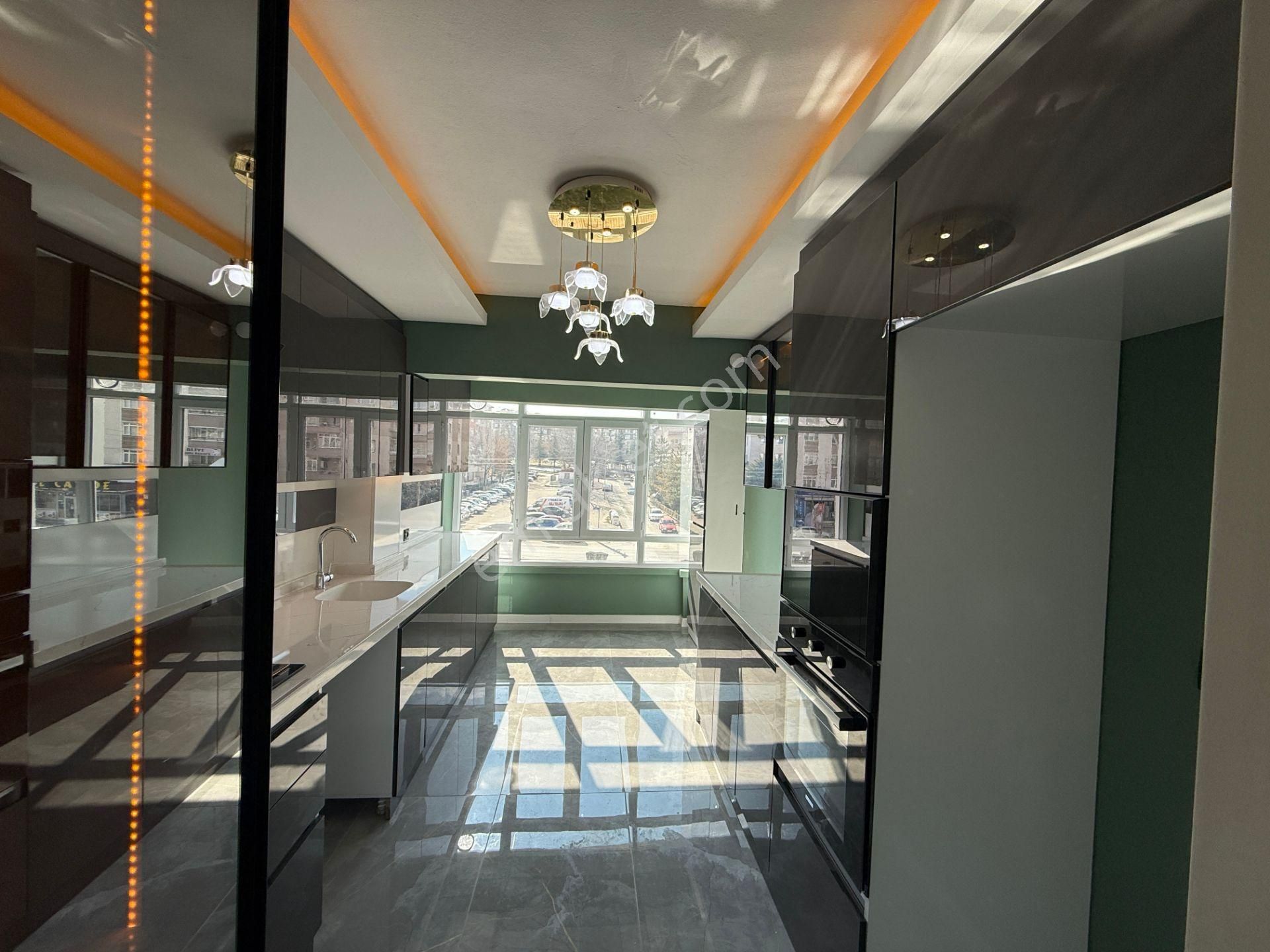 Sincan Selçuklu Mah Ön Cephe Asansorlu 3.arakat 125m2 Daire