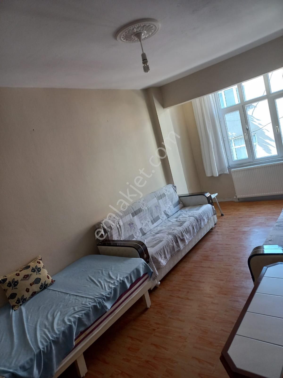 Esenler Havaalanı Mahallesi Kadın Doğum Hastanesine Yakın 2+1 Ara Kat Full Eşyalı