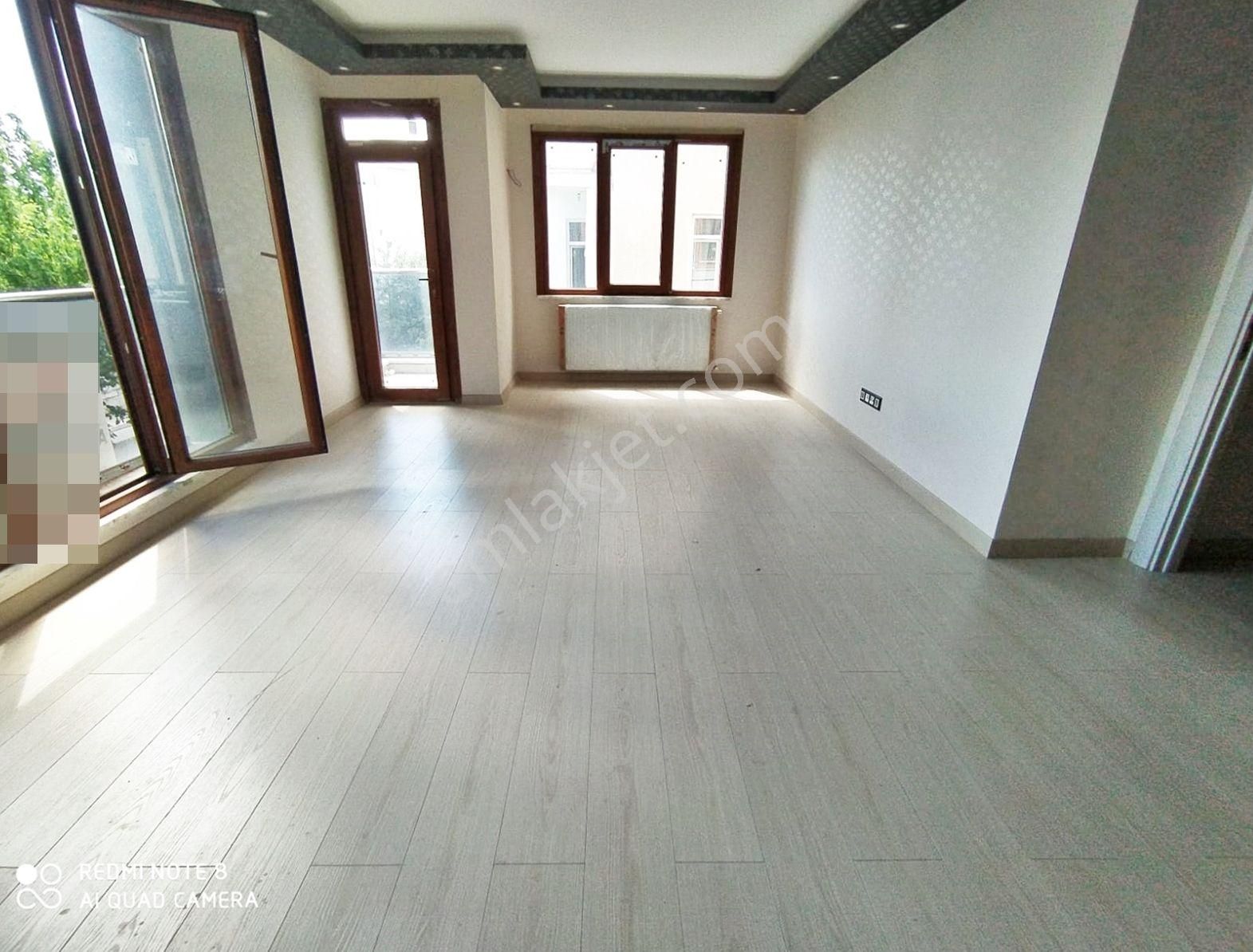 Mertcan Dan Atatürk Cad Yürüme Arakat 3+1 İskanlı Lüks Daire