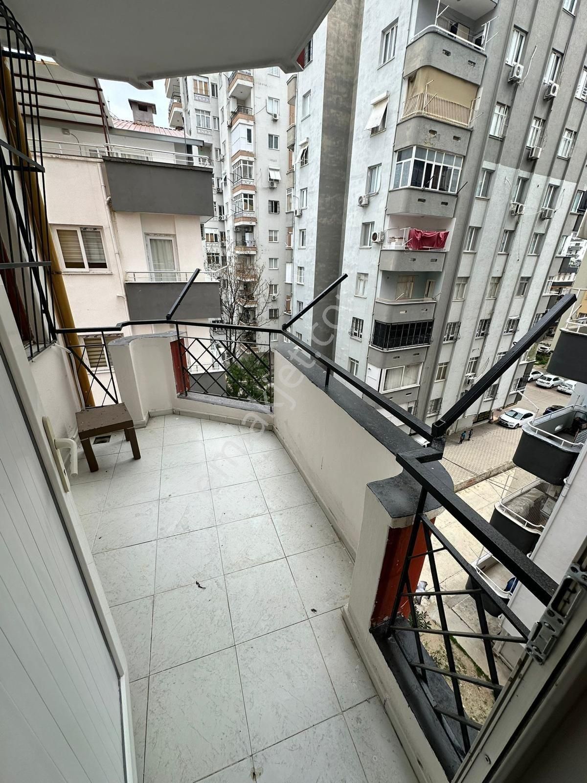 Beyaz Evler Mahallesi Eşyalı Daire Sıfır Eşyalı 1/1
