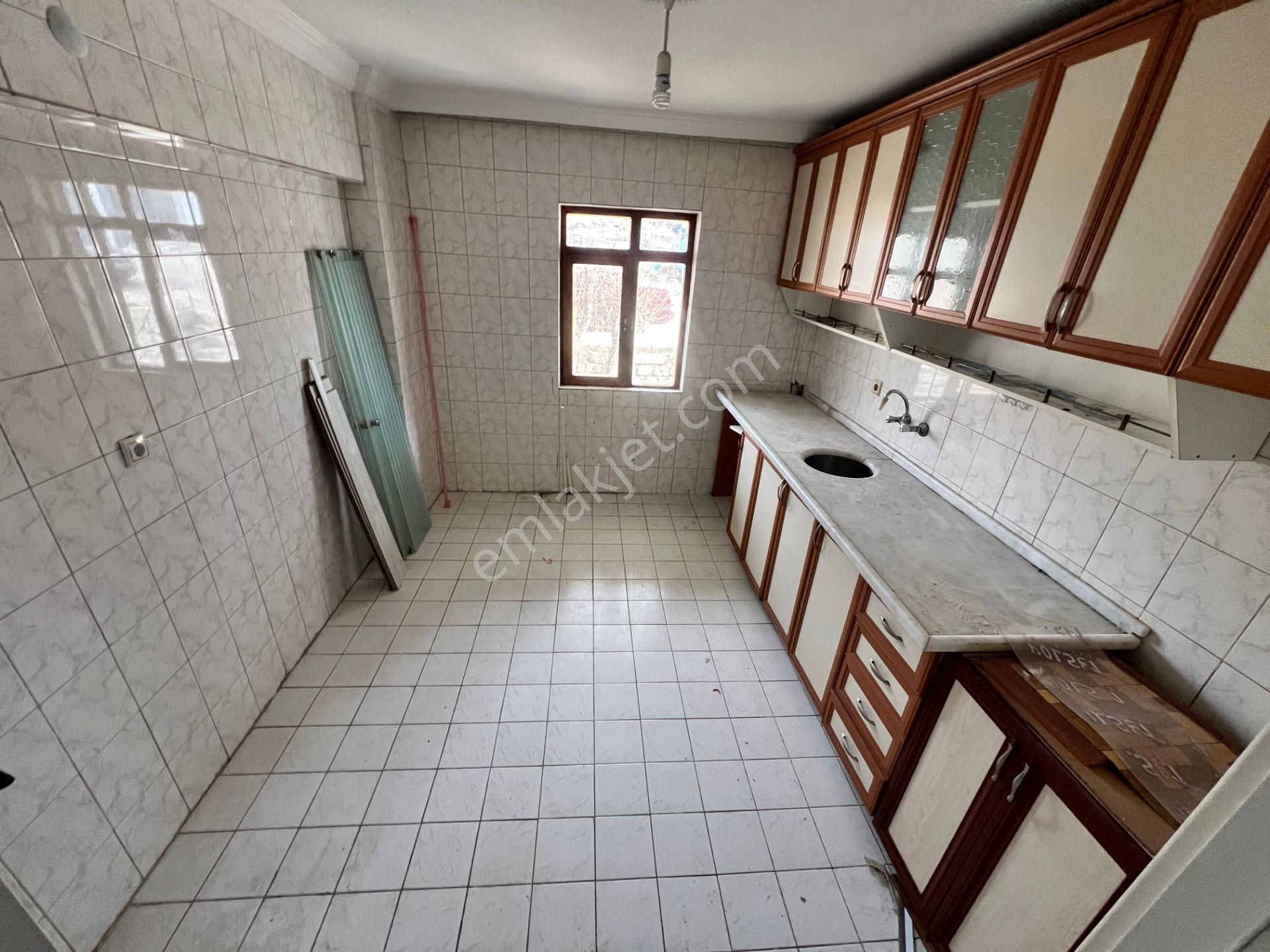 Sincan Mevlana Mah Salon Bagımsız Geniş 1.kat Ön Cephe Daire