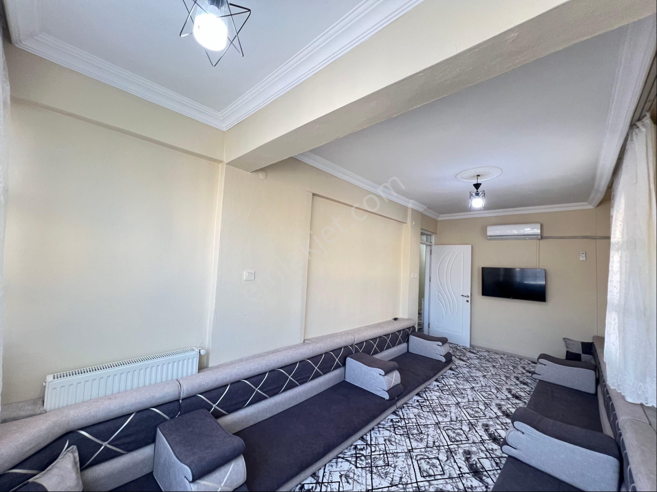 Reality Ward Şahin Öncel‘den Cadde Üzeri Bakımlı 3 + 1 Uygun Daire