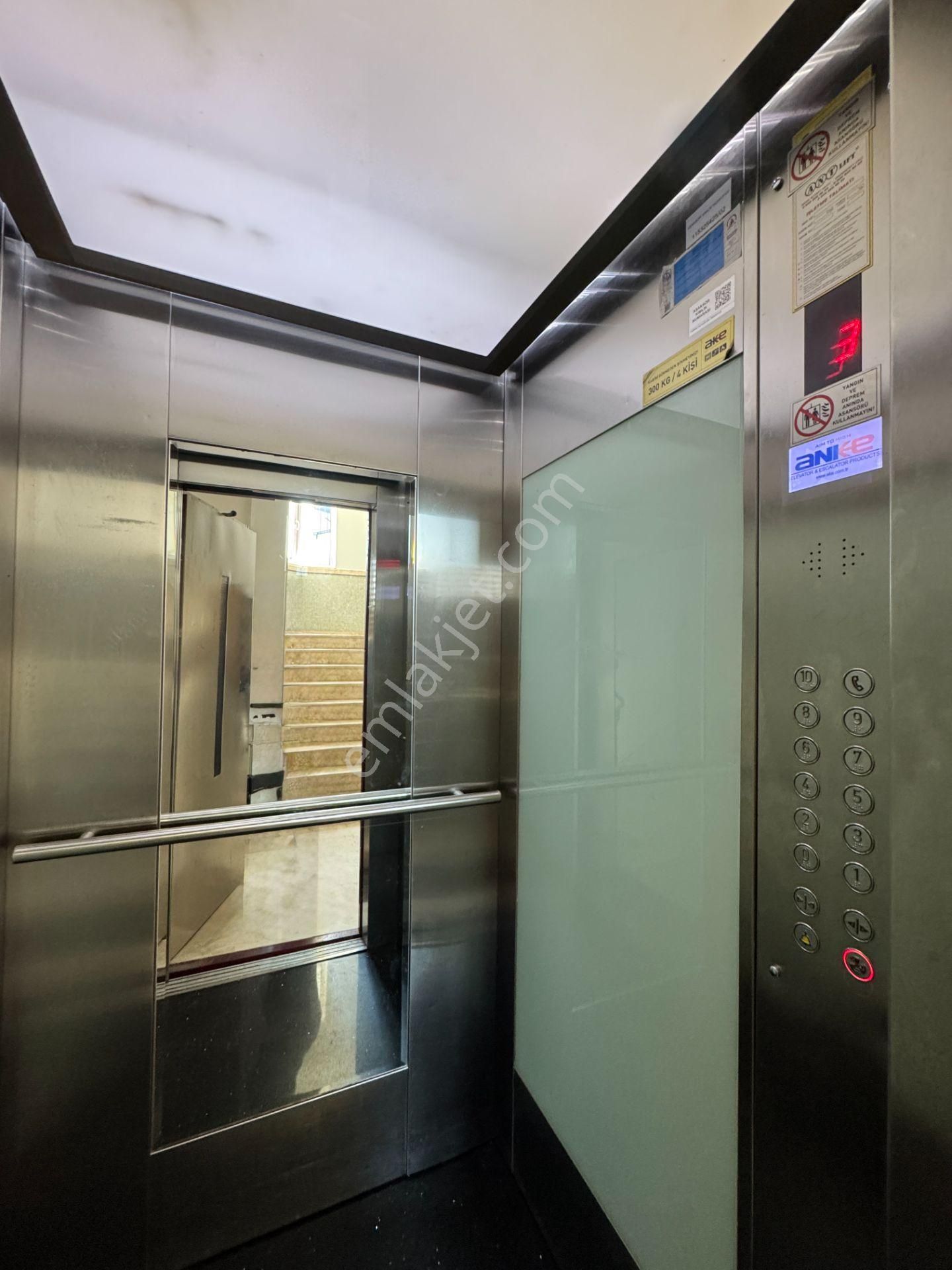 Lara 'da Denize Sıfır Katta Tek Full Eşyalı 4+1 Daire