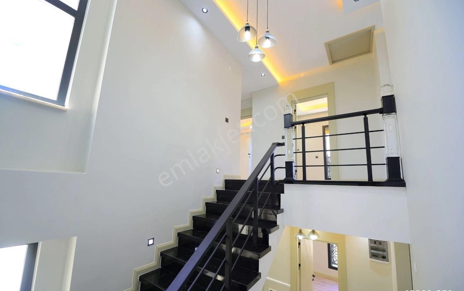 Yener Emlak'tan Zeytinli'de Ultra Lüx Şahane Ötesi Müstakil Villa - Görsel 17