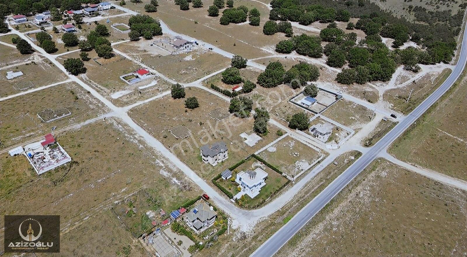 Cadde Cephe Mükemmel Konumda Satılık İmarlı İfrazlı Arsa