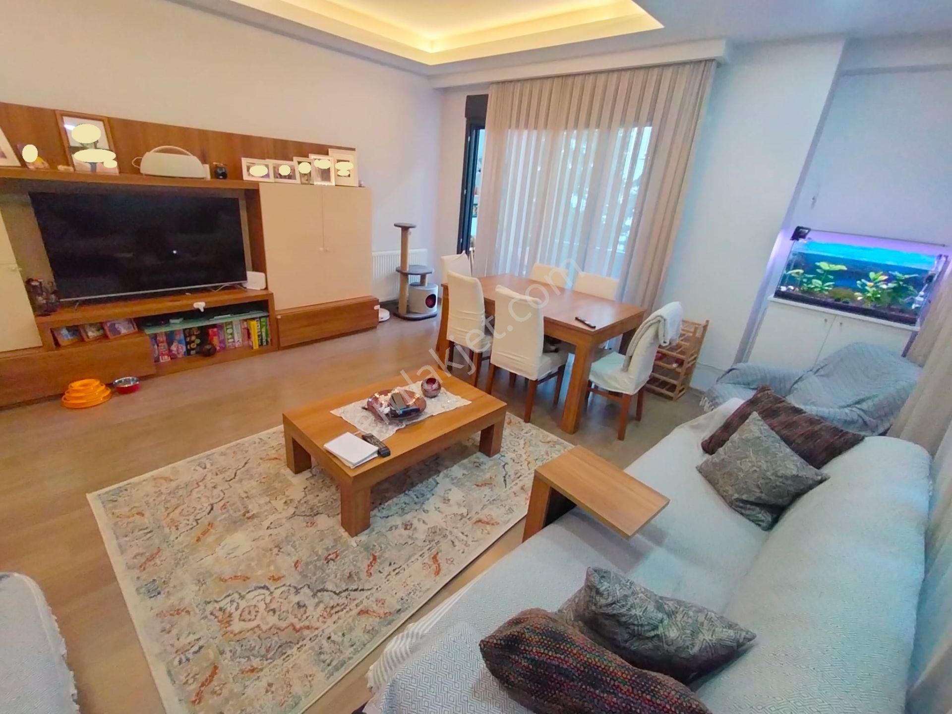 Ataşehir İçerenköy De 3+1 Satılık Arakat Daire