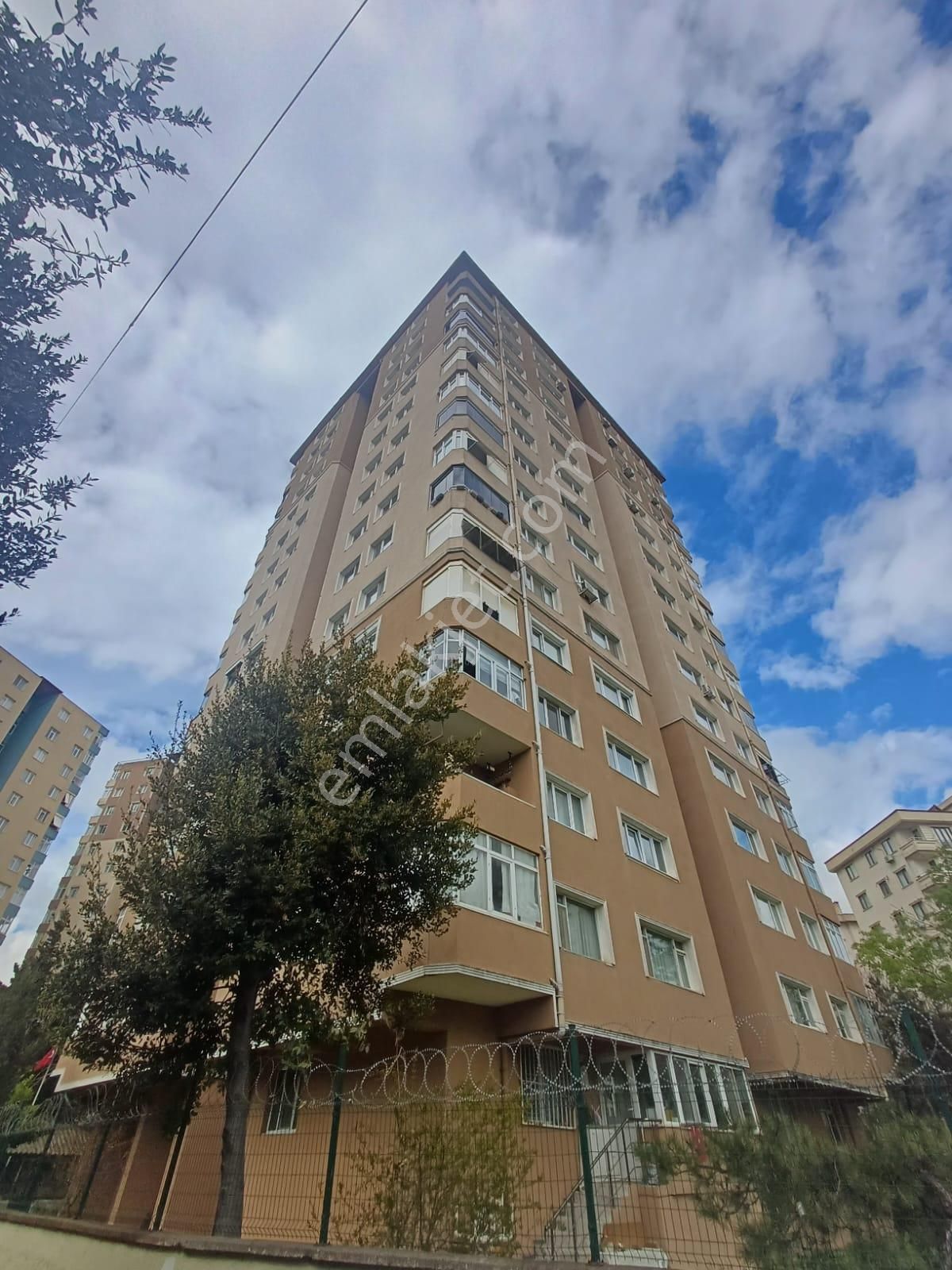 Mertcan Dan Gümüşpınar Mah Site İçinde 3+1 Kapalı Balkonlu