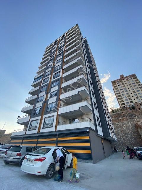 Eyyubiye Yenici Mah Satılık 3+1 165m2 Ara Kat Daire