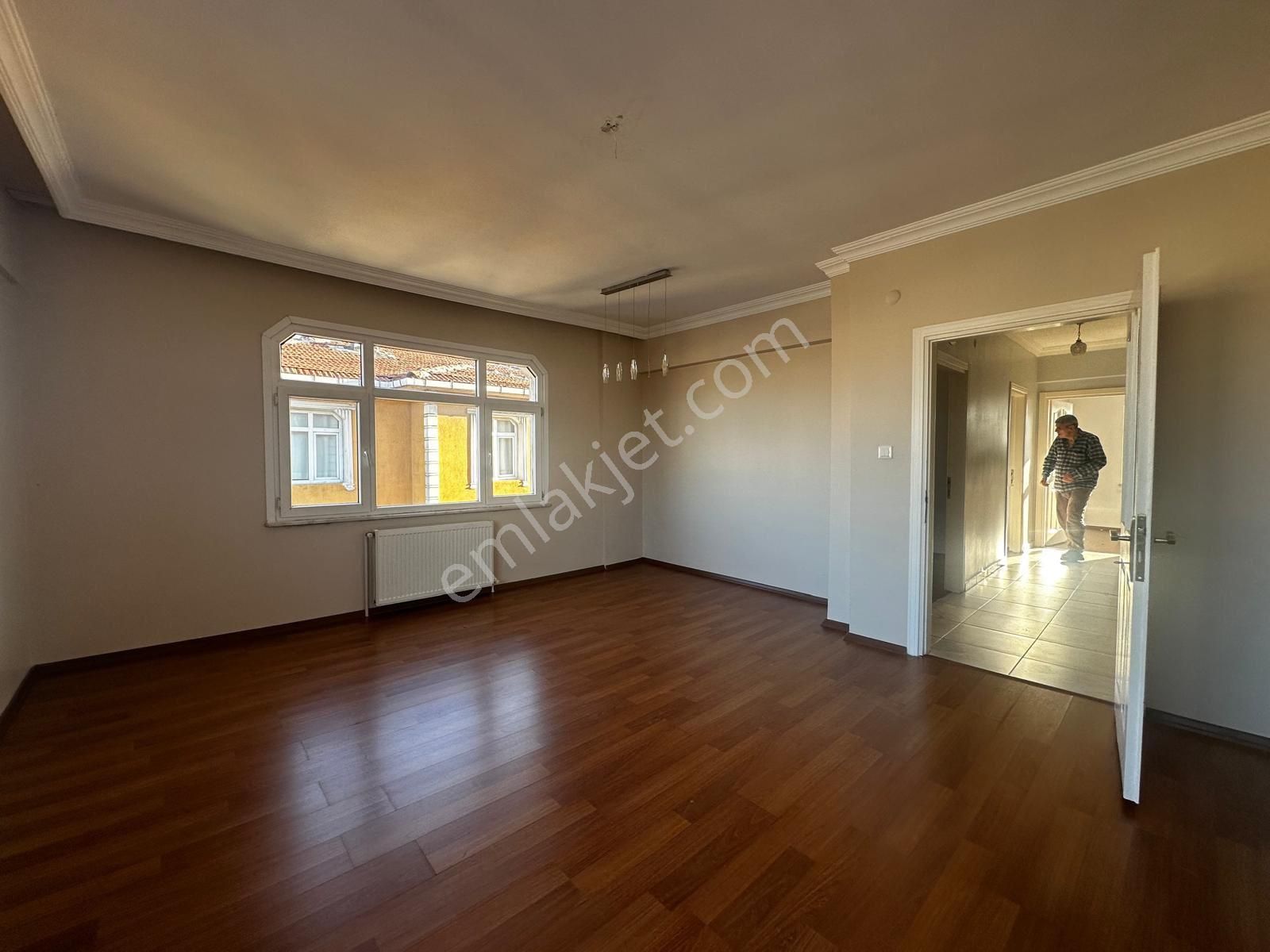 Sefaköy İnönü Mahallesi Kiralık 3 + 1 Site İçi