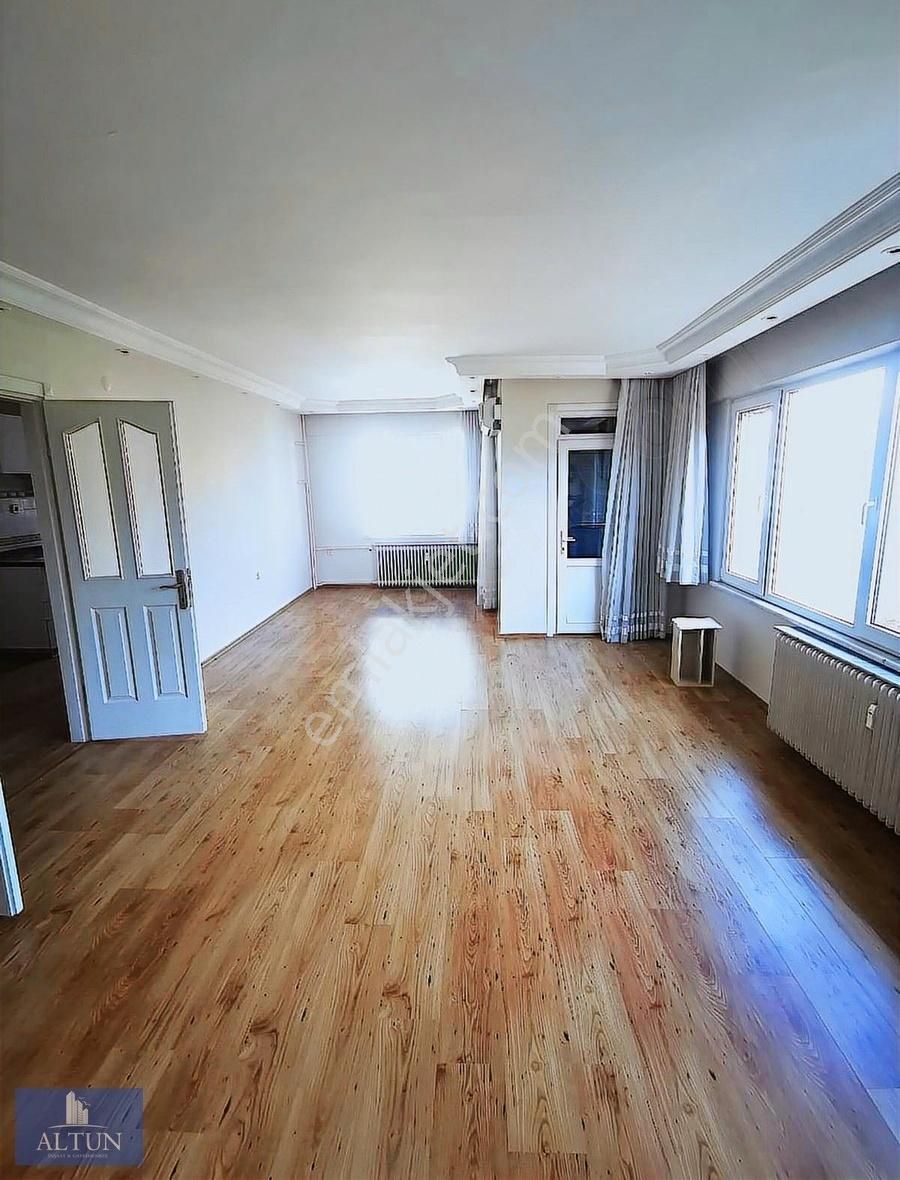 Altun'dan Bakırköy Zuhuratbaba'da 3+1 140m2 5.kat Daire