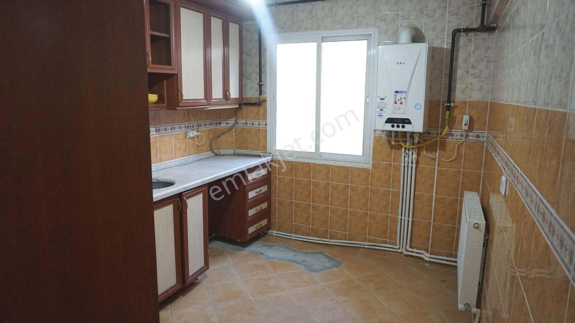 Güzeltepede Kiralık Bahçe Katı Doğalgaz Kombili 2+1 Çiğli Serkan