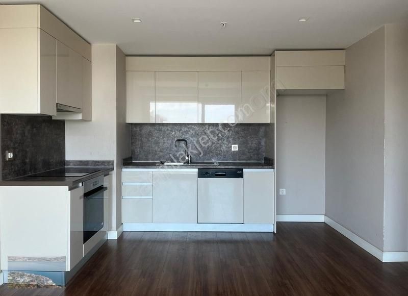Kw Sibel'den İnistanbul'da Balkonlu, Havuz Tarafı 2+1 Daire