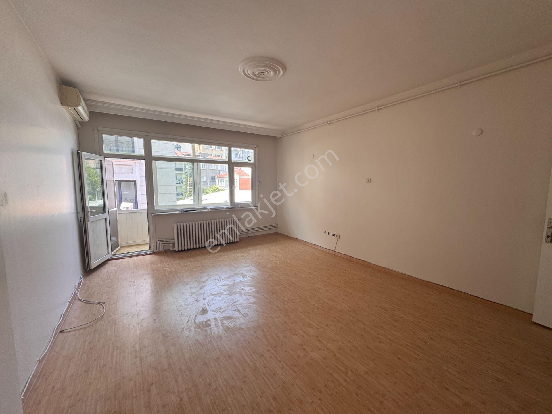 Fatih De Vatan Caddesine Çok Yakın 2+1 90 M2 2. Katta Kiralık Daire