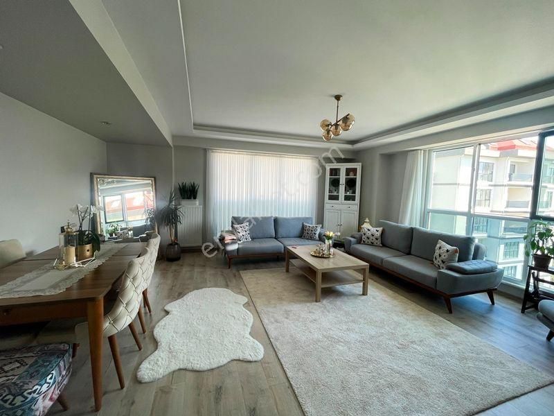 Royal Garden'de Ebeveyn Banyolu 3+1 Deniz Manzaralı - İskanlı