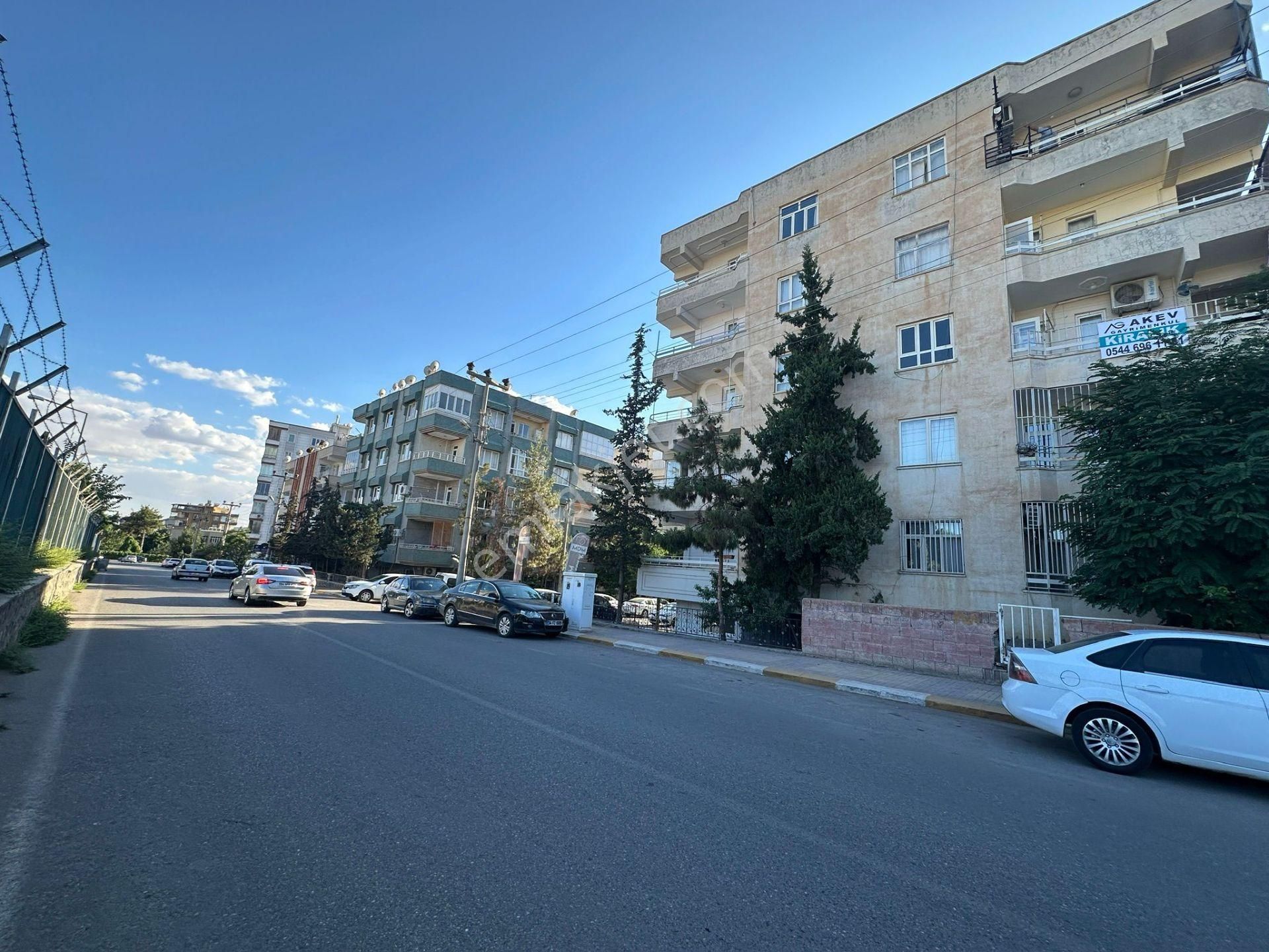 Akev Gayrimenkul'den Esentepe'de 3+1 Ara Kat Kiralık Daire