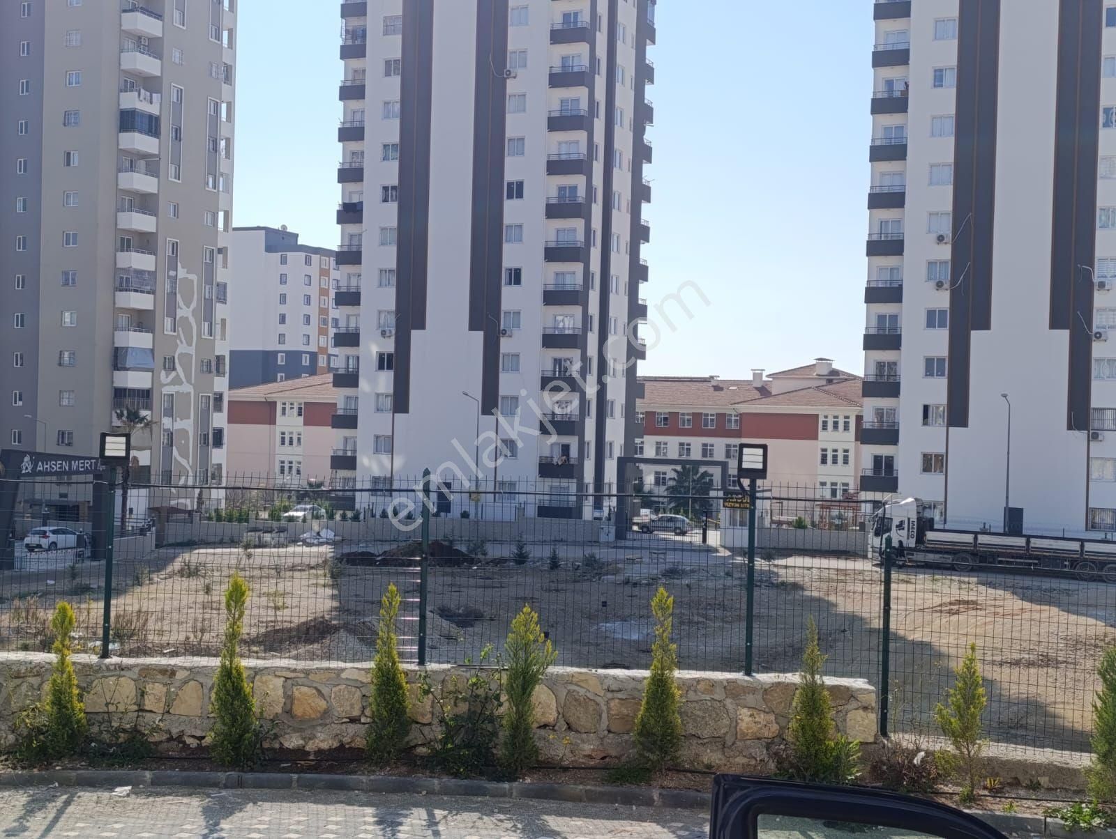 Osmangazi Mahallesinde Site İçerisinde Hasarsız Eşyalı Kiralık 2+1 Daire