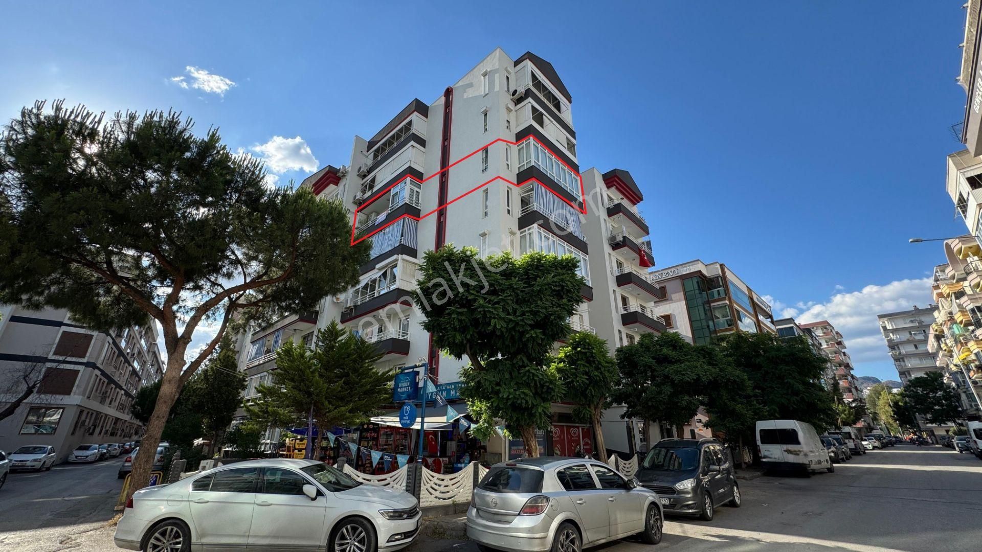 Karşıyaka Ordu Bulvarı Yakını 3,5 +1 Satılık Daıre