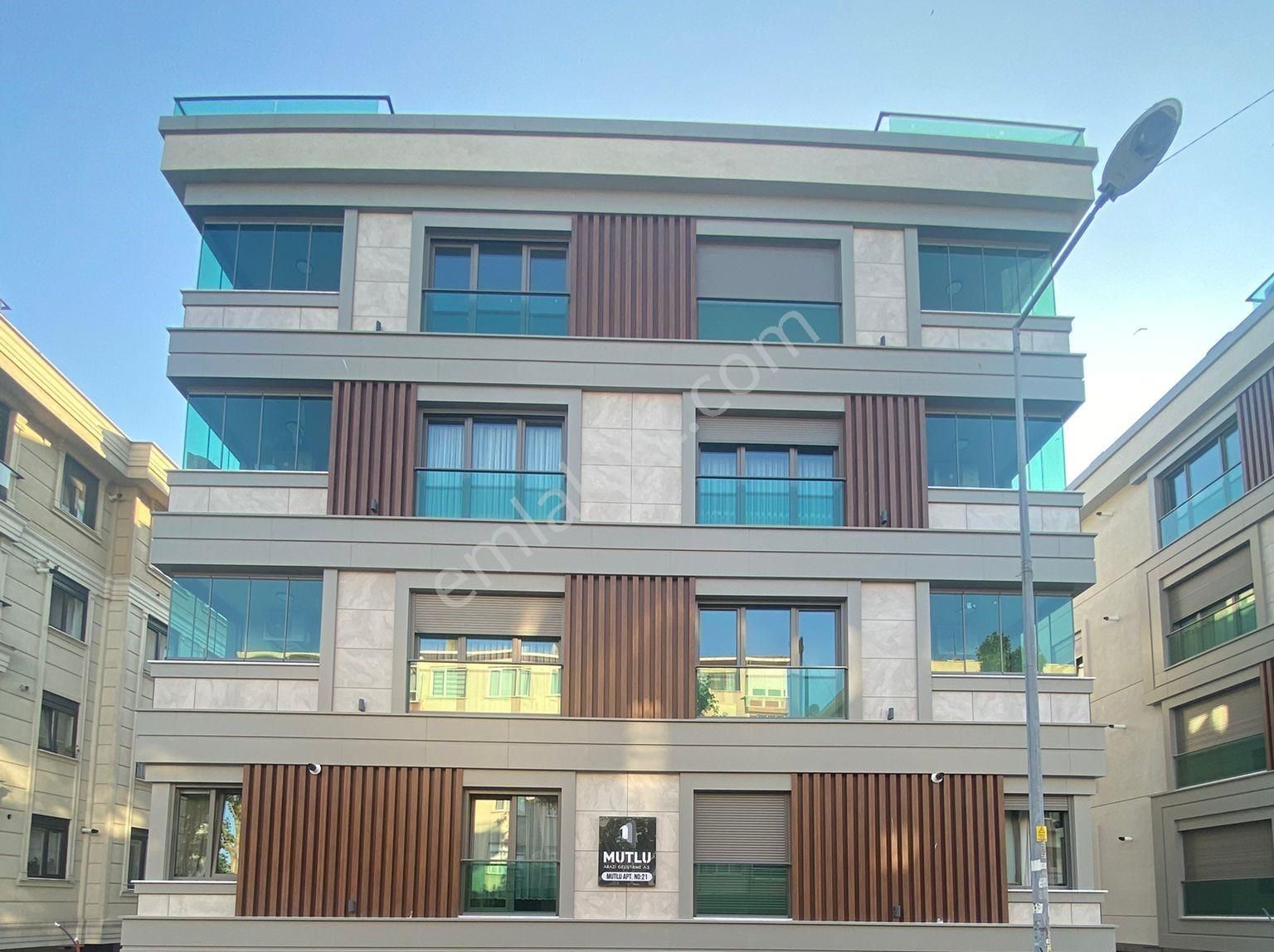 B.evler'de Amiral Necdet Uran Sokak'ta Sıfır Binada Ön Cephe 2+1 - Görsel 17