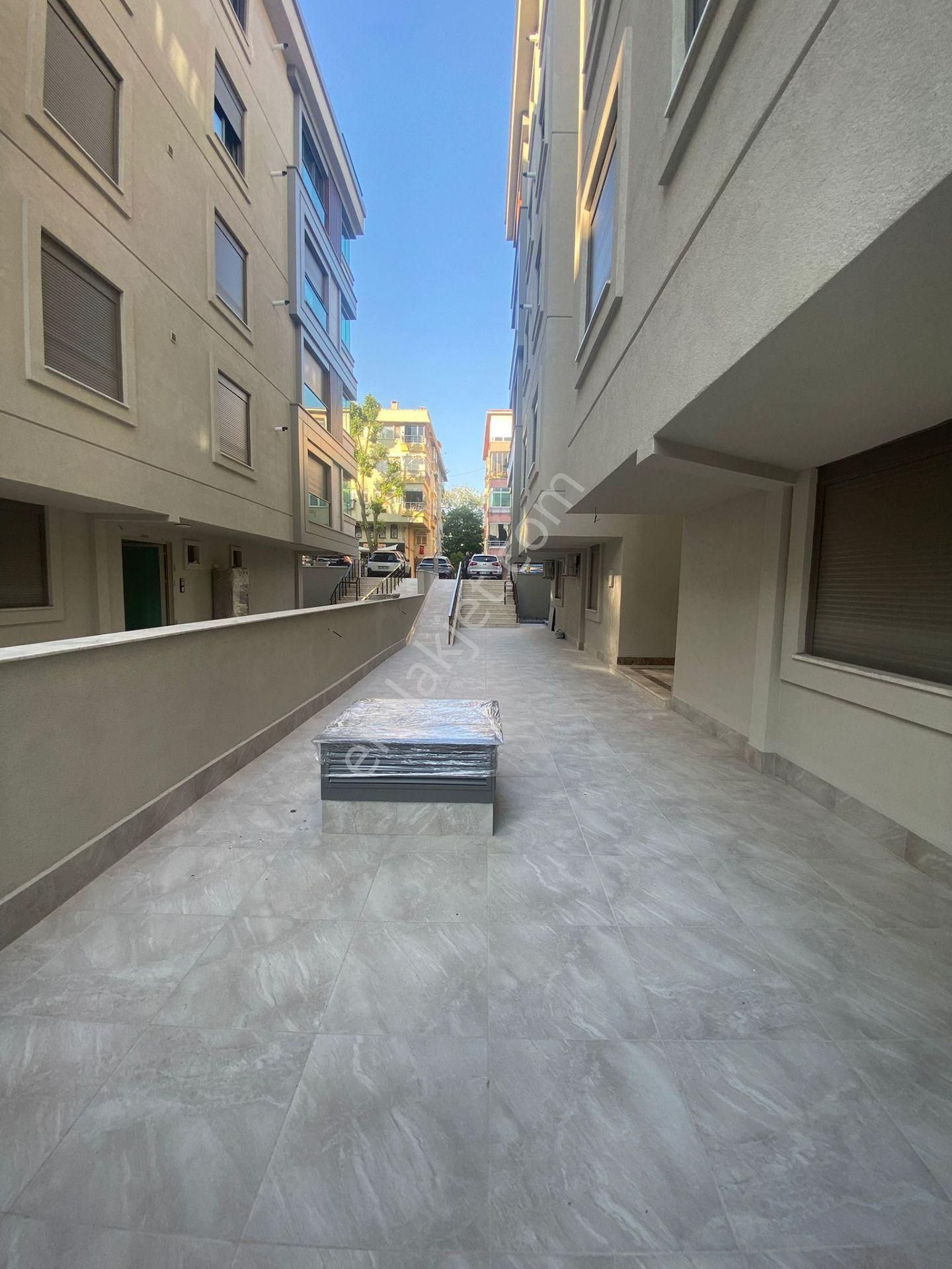 B.evler'de Amiral Necdet Uran Sokak'ta Sıfır Binada Ön Cephe 2+1 - Görsel 16