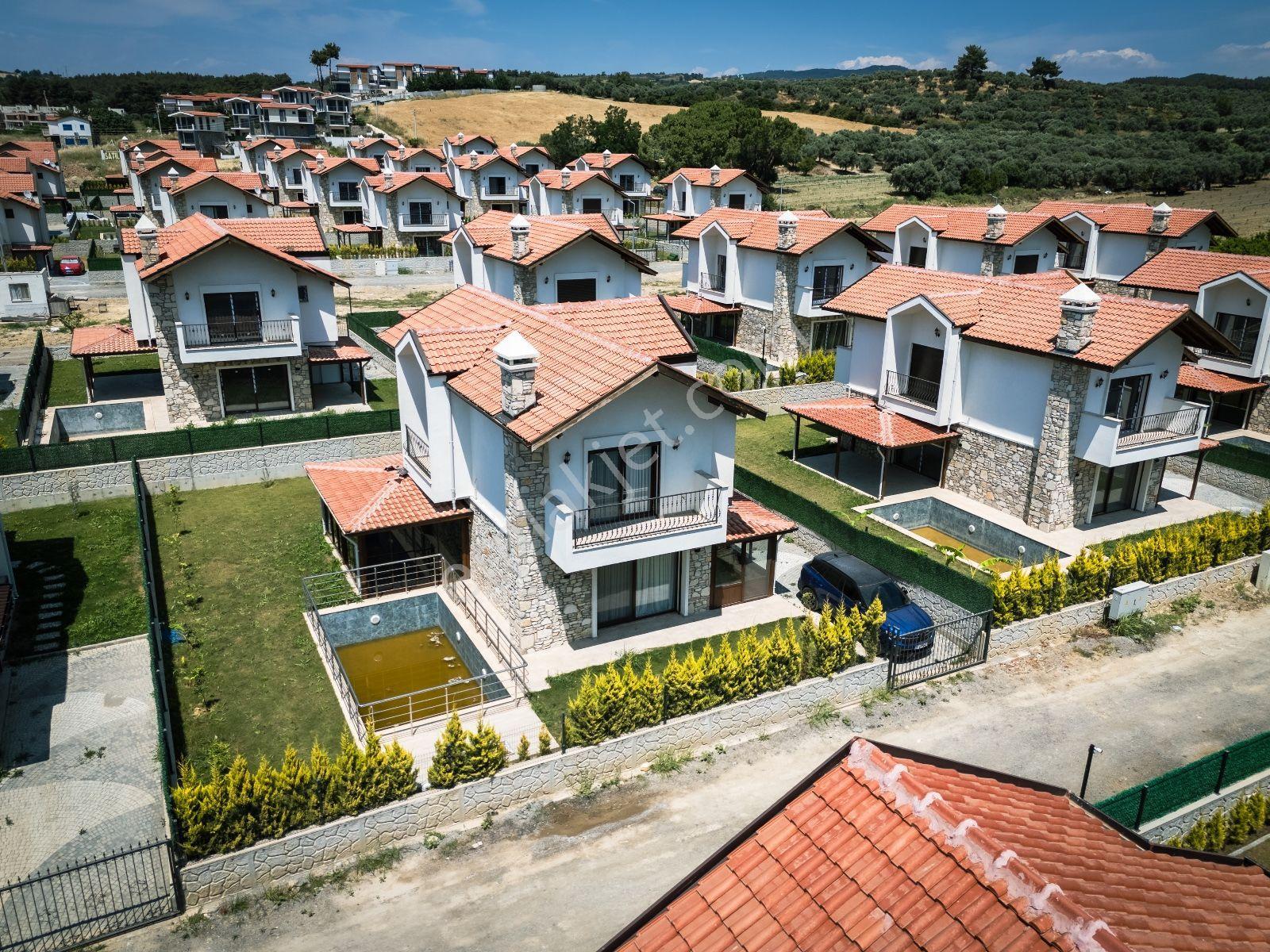 Kuşadası Davutlar'da Taş Villa Konsept Özel Havuzlu Fırsat Villa - Görsel 9