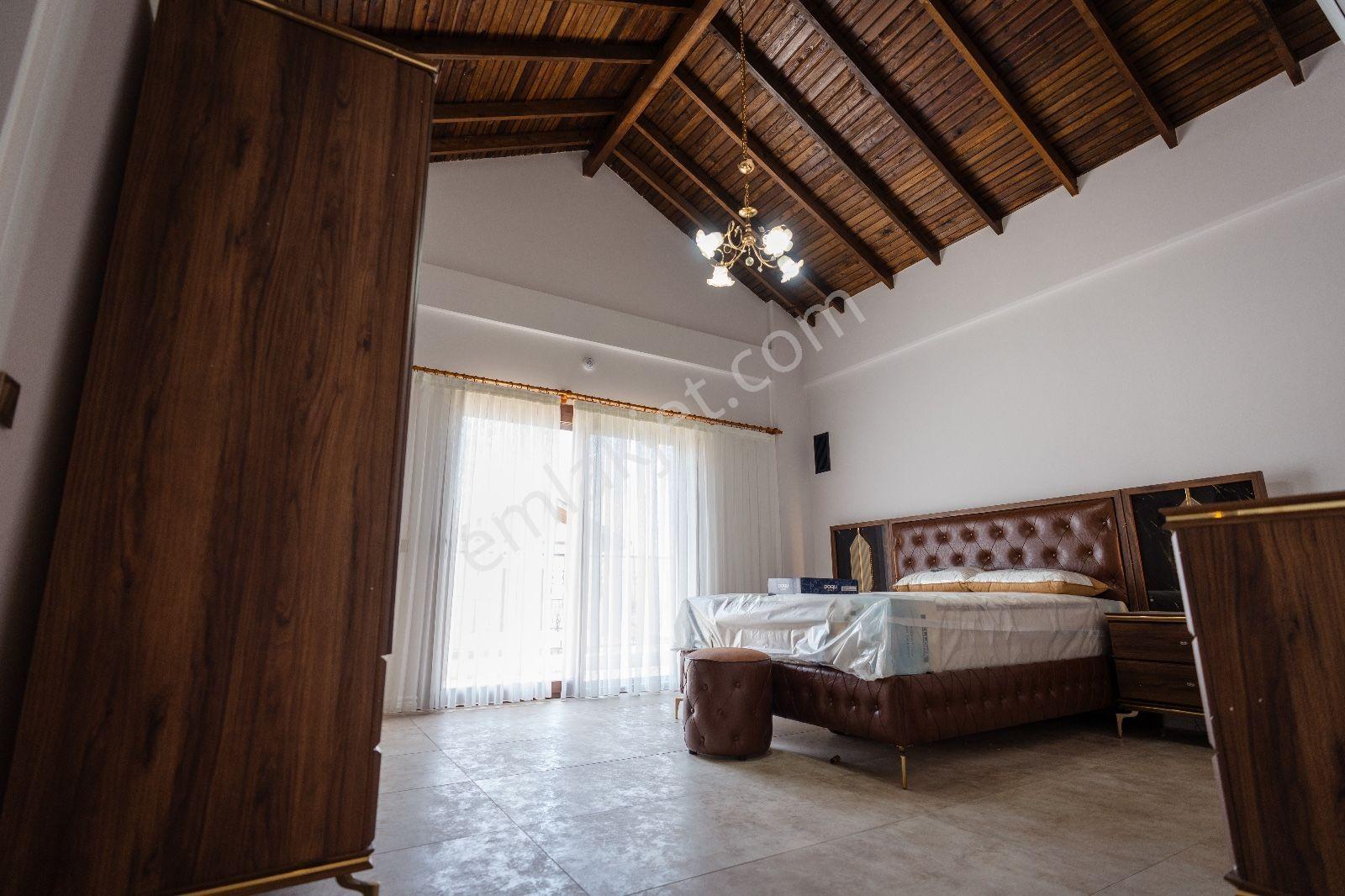 Kuşadası Davutlar'da Taş Villa Konsept Özel Havuzlu Fırsat Villa - Görsel 32