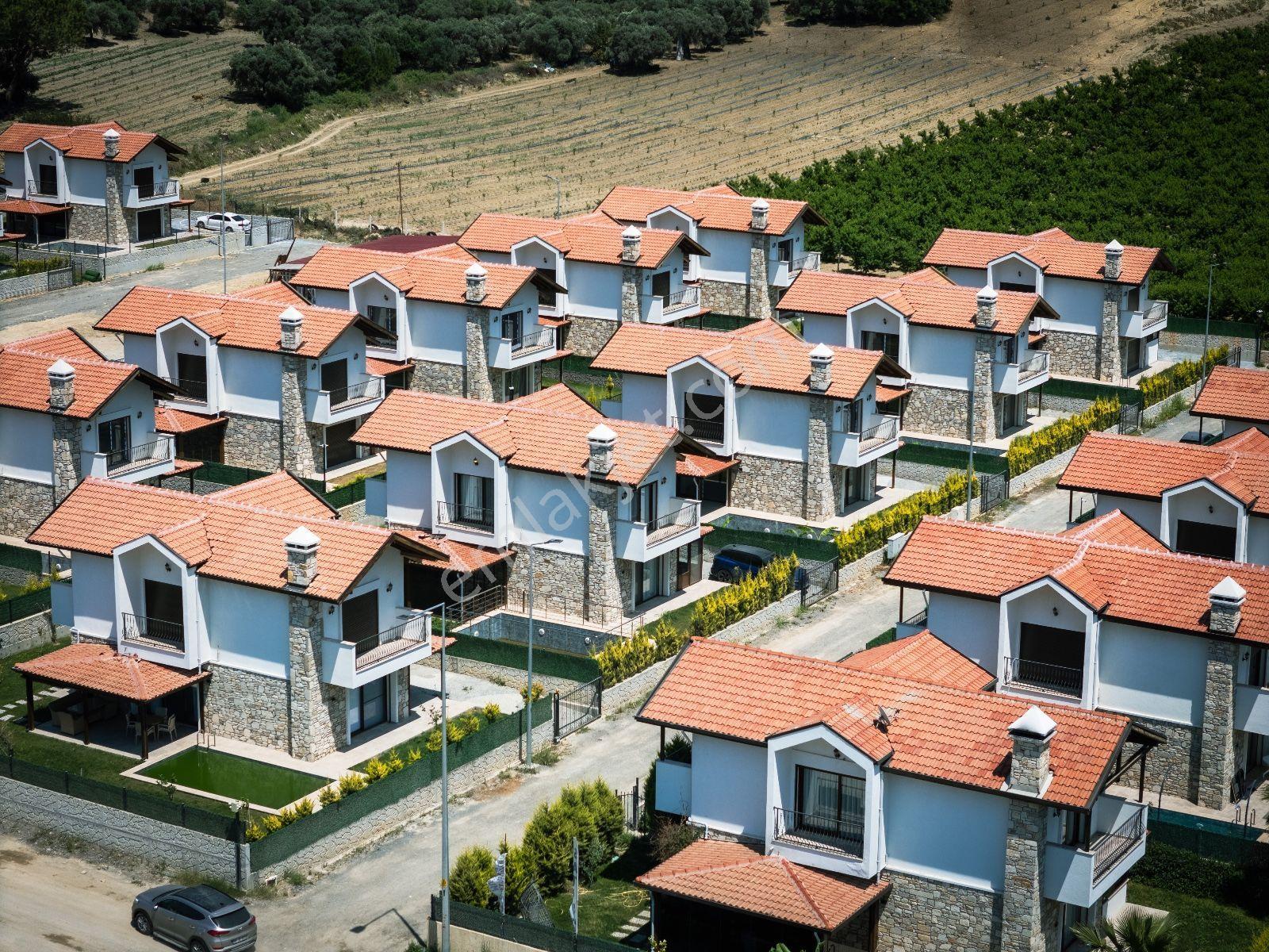 Kuşadası Davutlar'da Taş Villa Konsept Özel Havuzlu Fırsat Villa - Görsel 15
