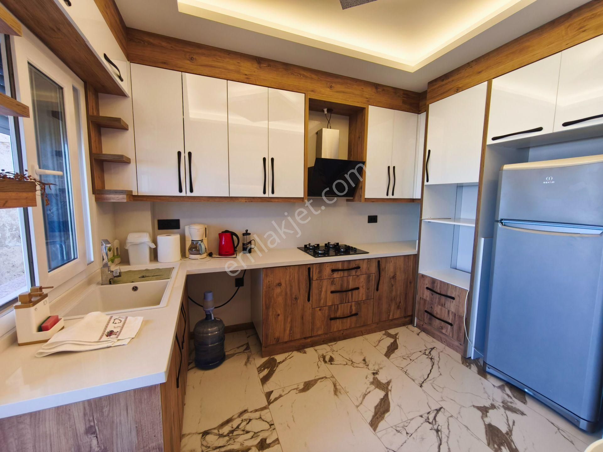 Kuşadası Ege Mahallesi’nde Satılık Panoramik Manzaralı, A Plus, 3+1 Daire… - Görsel 12