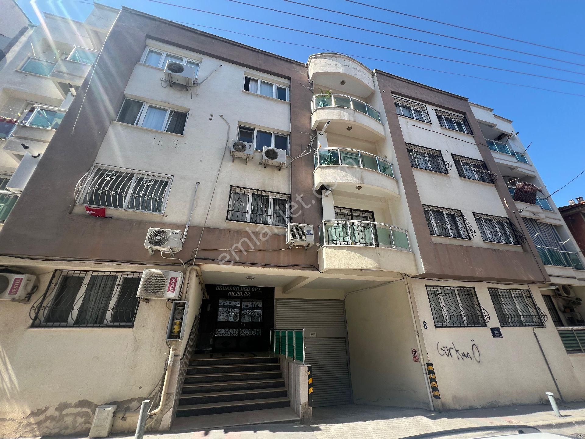 Mithatpaşa Cd Yakını Otoparklı Genç Bina'da 2+1 Ful Yapılı Daire