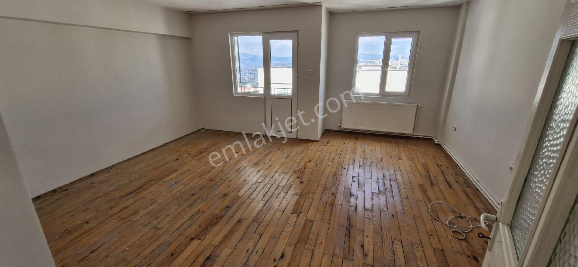 İzmir Çetinemeç Mah Doğalgazlı Site İçi Bakımlı Otoparklı Güvenlikli 3+1 Kiralık Daire