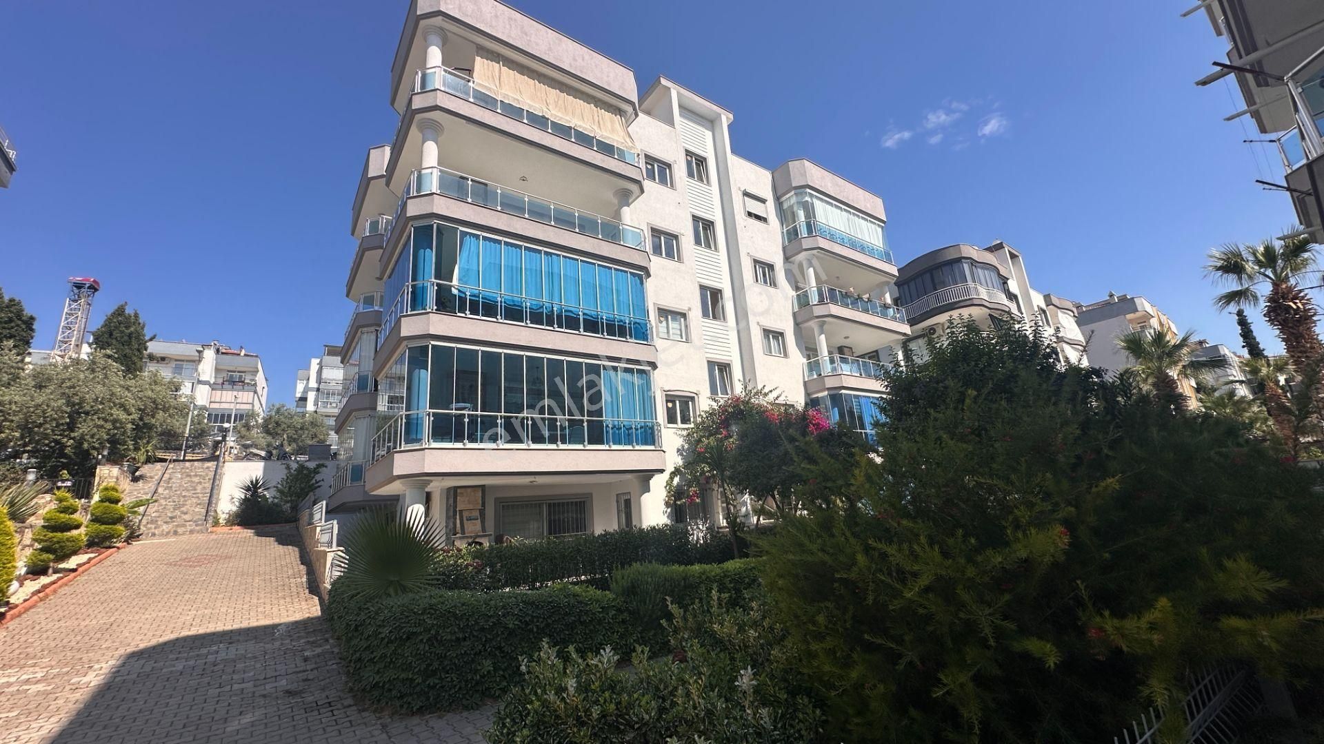 Ege Mahallesi'nde Safir Evleri'nde Kiralık 3+1 Daire