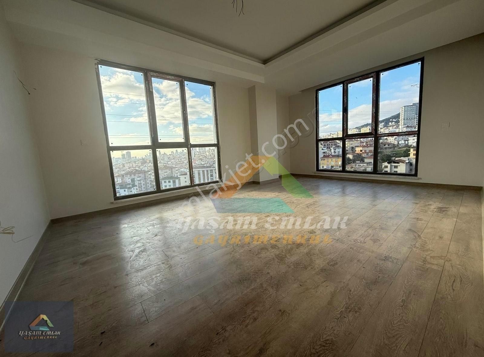 Yaşam Dan Kartal Hürriyette E.banyolu Ara Kat Kiralık 3+1 Daire