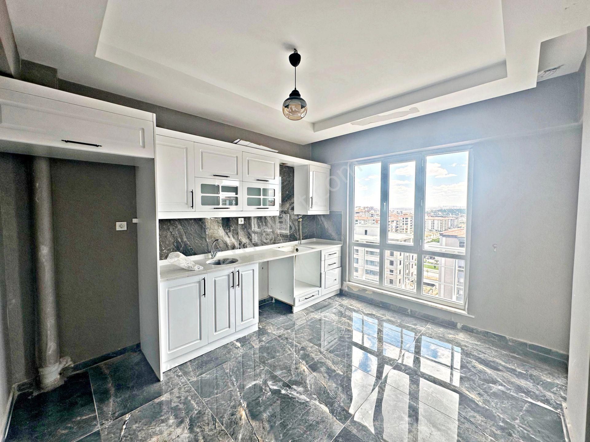 Belkız'da Geniş Balkon Ve Mutfağıyla Ferah Konumda Ultralüx 2+1