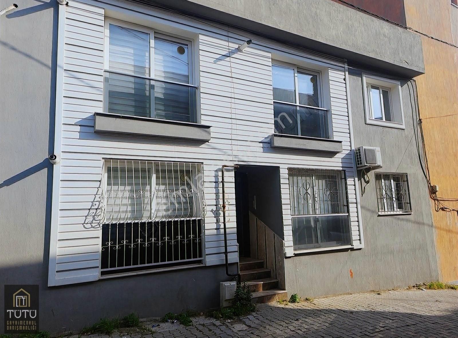 Buca Yaylacık Mahallesinde Merkezi Konumda Eşyasız 1+1 Daire