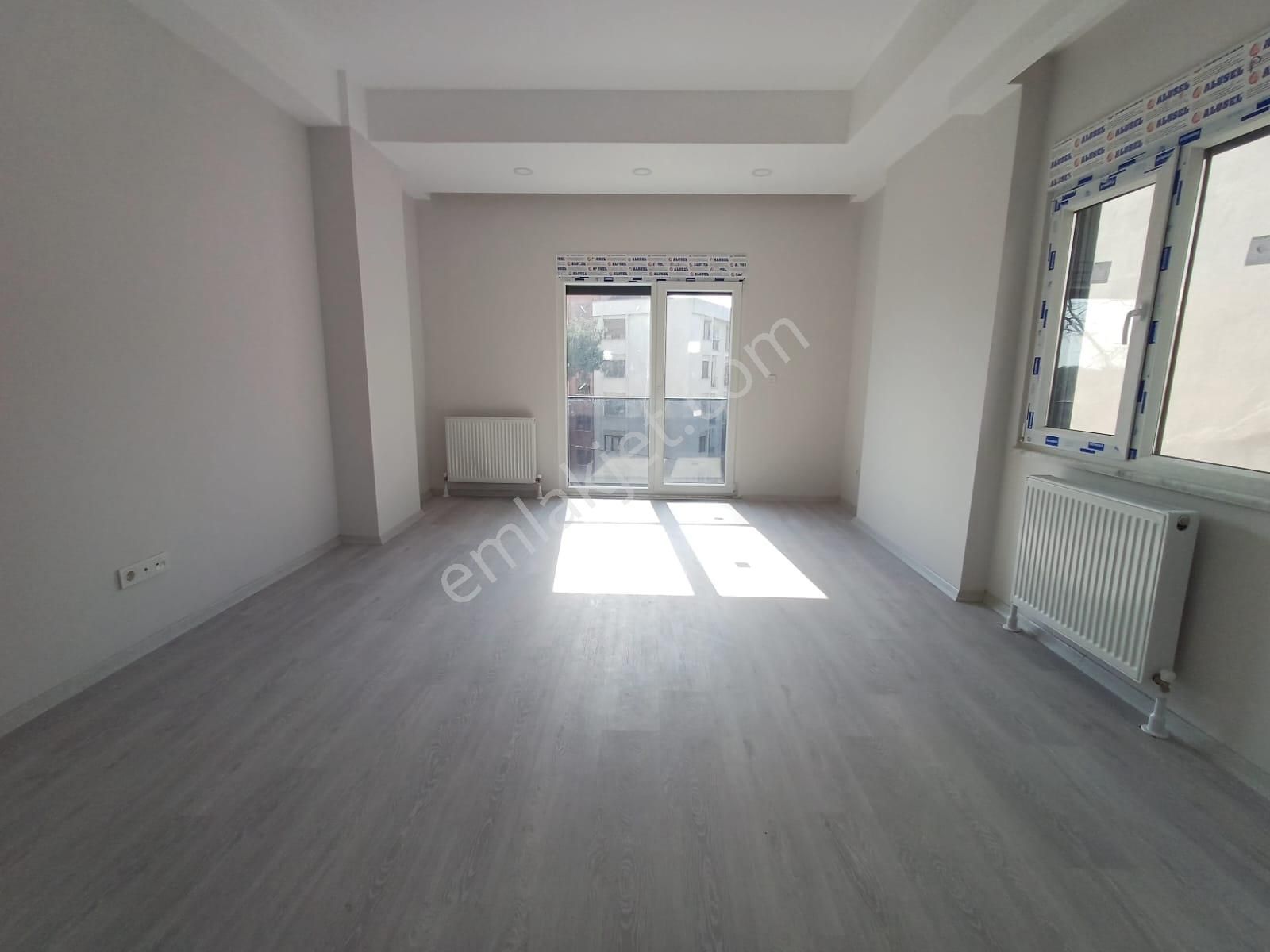 Mertcan Dan Yakacık Meydana Yürüme Panjurlu 3+1 Ankastreli Lüks Daire