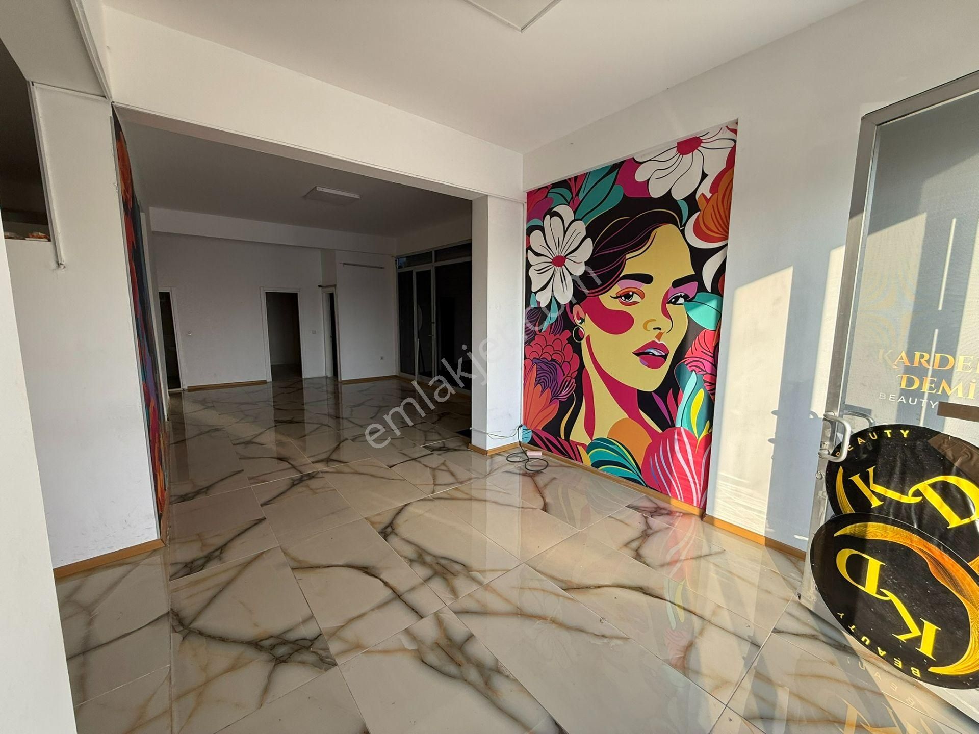 Çiğli'de Kiralık Dükkan