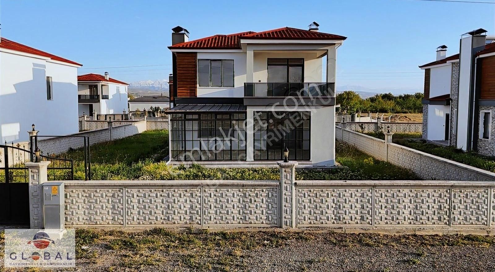 Global Emlaktan Kemerhisar Yaşam Alanı İçinde 3+1 Satılık Villa